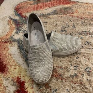 Women’s Skechers- size 8.5